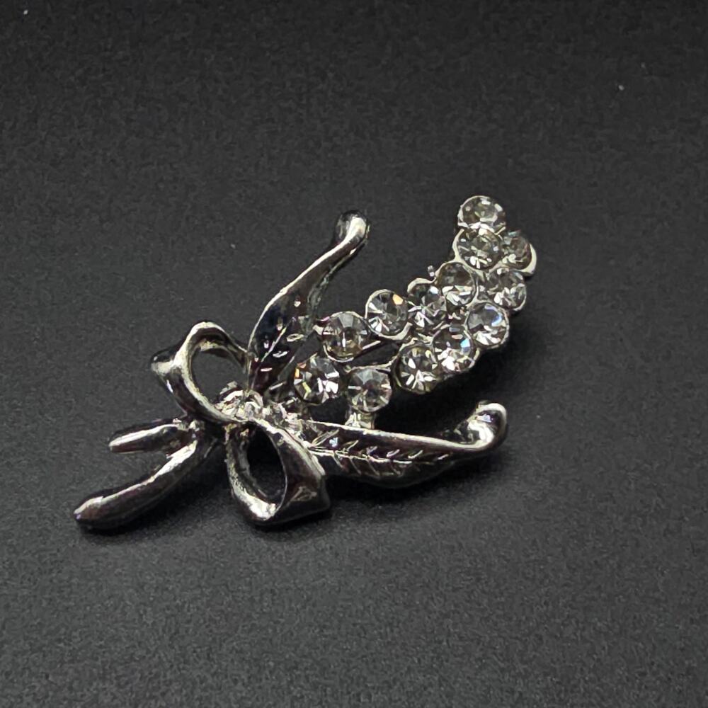 Clear Rhinestone Wheat Brooch Silver Tone Costume Jewelry